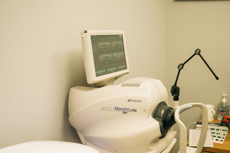 Coroane ceramice pe suport de zirconium, realizate prin frezare computerizata