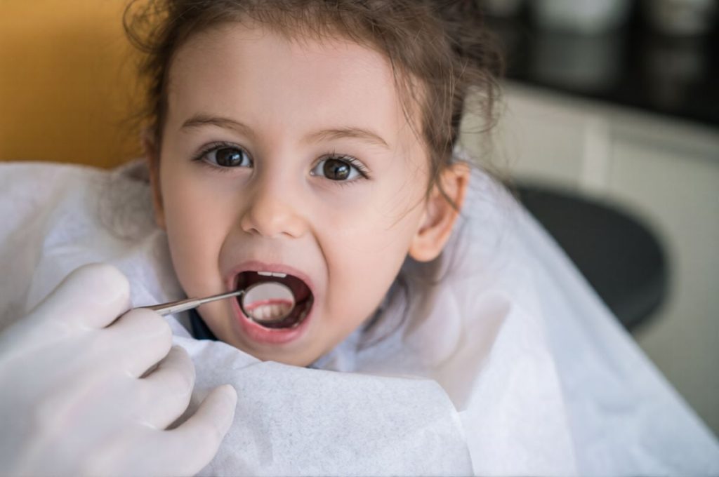 prima vizita la dentist copii