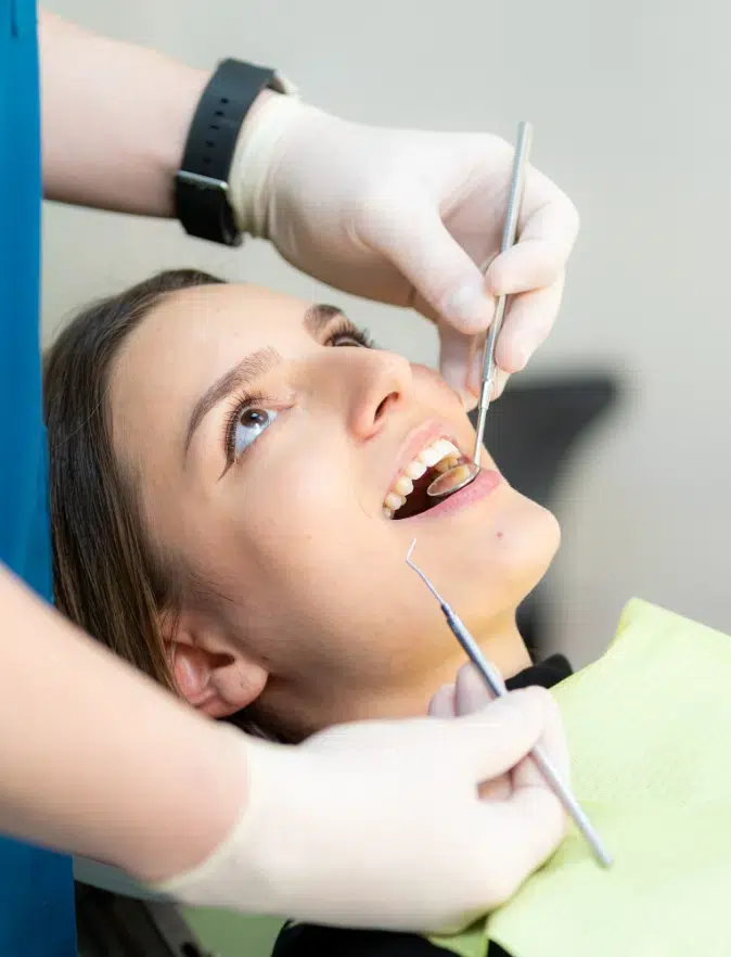 Implant dentar pret