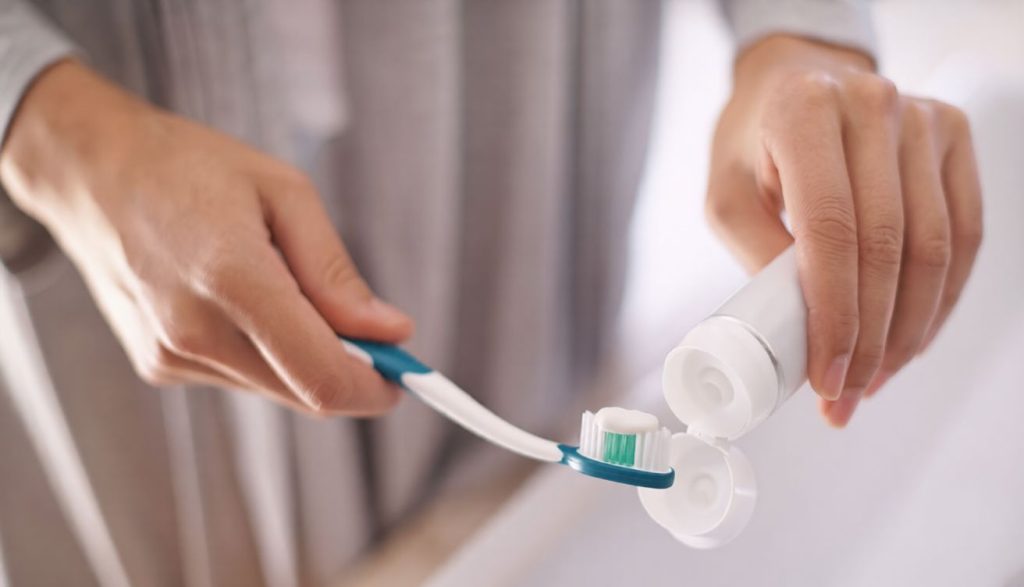 intretinere implant dentar si punte dentara